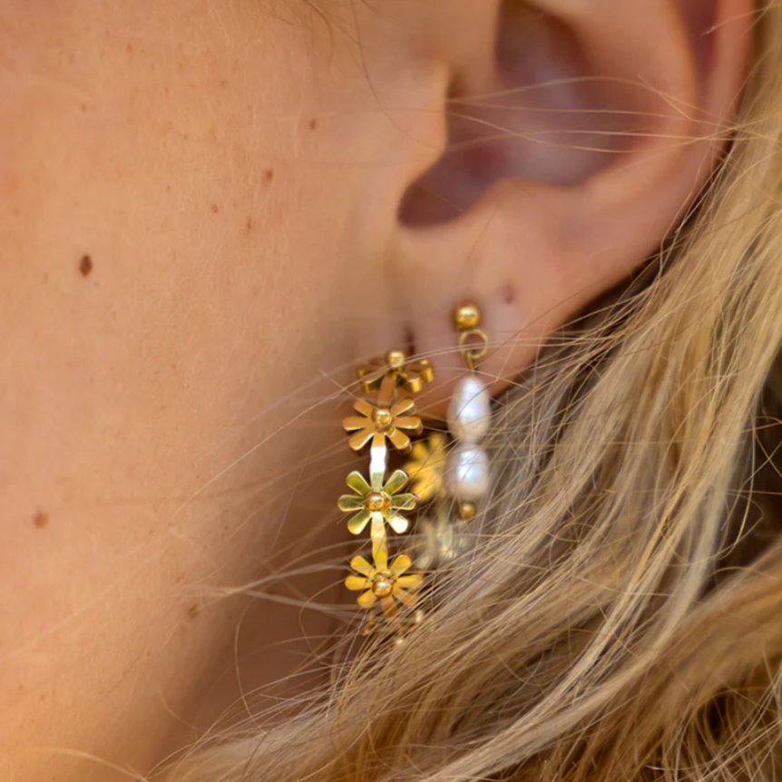 daisy hoop gold earings