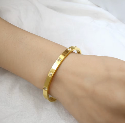 Stella Bangle